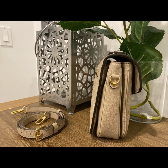 *SOLD* Pochette Metis in Monogram Leather ❤️ - Picture 6 of 11